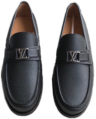 ルイ・ヴィトン 黒ローファー 1A8BAG Lookbook ルイ・ヴィトン 黒ローファー 1A8BAG