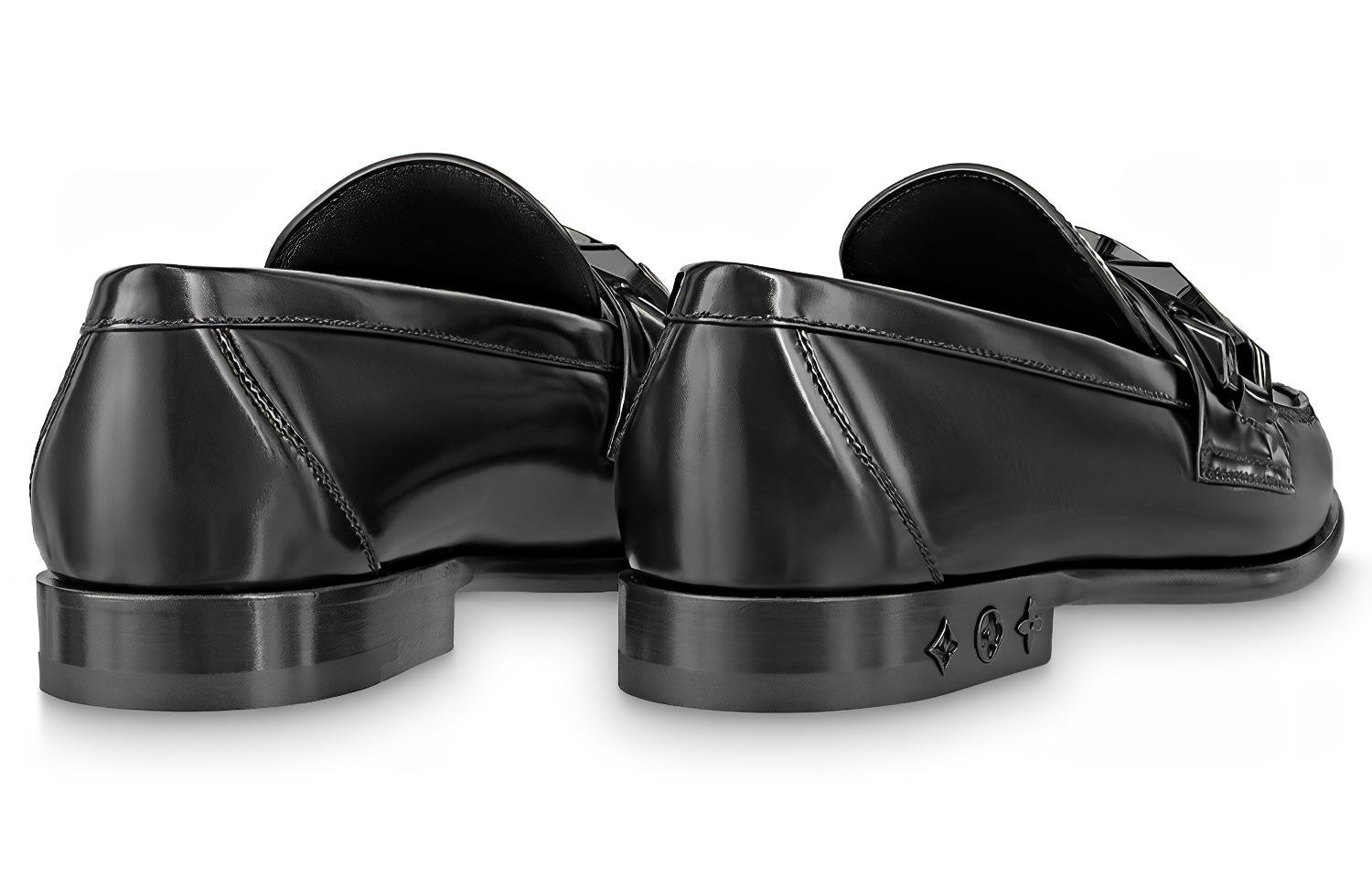Lookbook Mocassins Louis Vuitton ''Noirs avec Plis Froncés'' 1AA7L4
