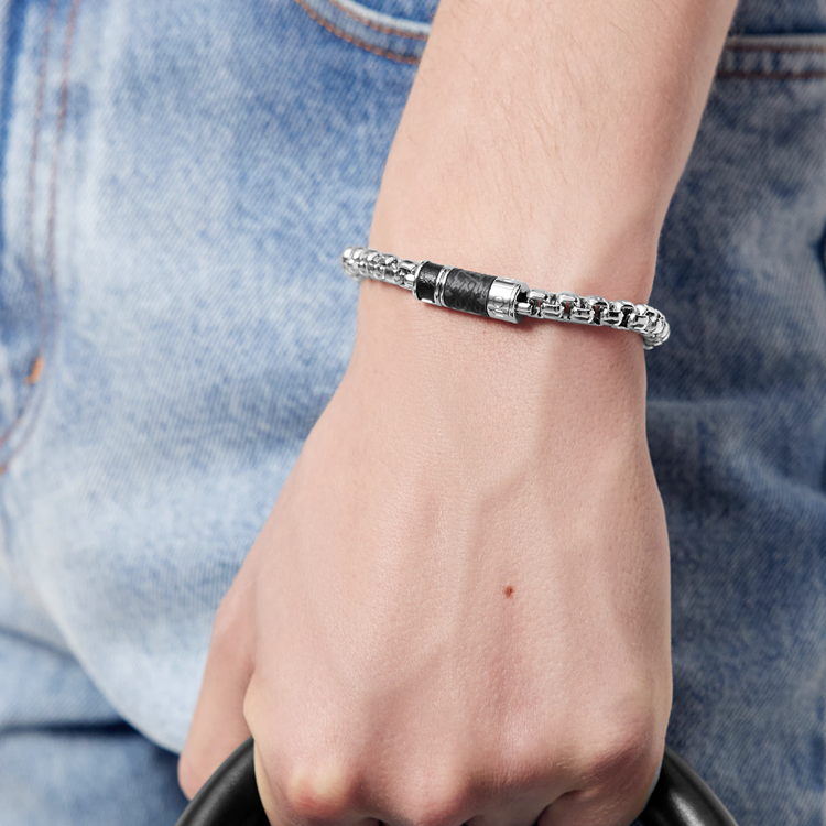 Details for 루이 비통 로고 쿠반 체인 메탈 팔찌 실버 M63107