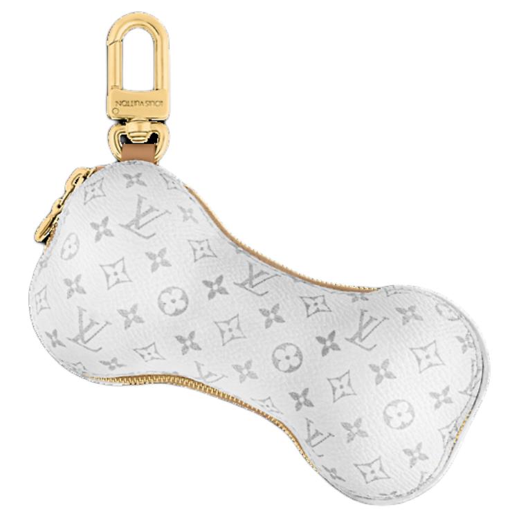 Lookbook LOUIS VUITTON Logo Design Metal Canvas Keychain Unisex Couple White. M02285