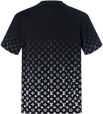 루이비통 로고 그라데이션 프린트 크루넥 티셔츠 블랙 1A89Z0 Lookbook 루이비통 로고 그라데이션 프린트 크루넥 티셔츠 블랙 1A89Z0