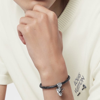 路易威登黑色Logo印花情侣款手链 M8343E Shop 路易威登黑色Logo印花情侣款手链 M8343E