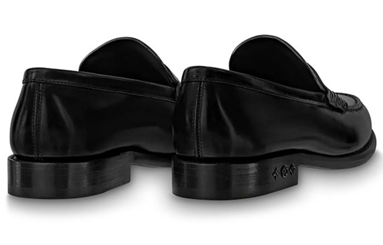 Purchase ルイ・ヴィトン ルイ・ローファー パテントブラック 1AAMWL