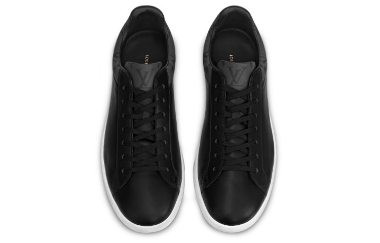 Shop Louis Vuitton Sepatu Luxembourg 'Hitam dengan Kerah Monogram' 1A80YV