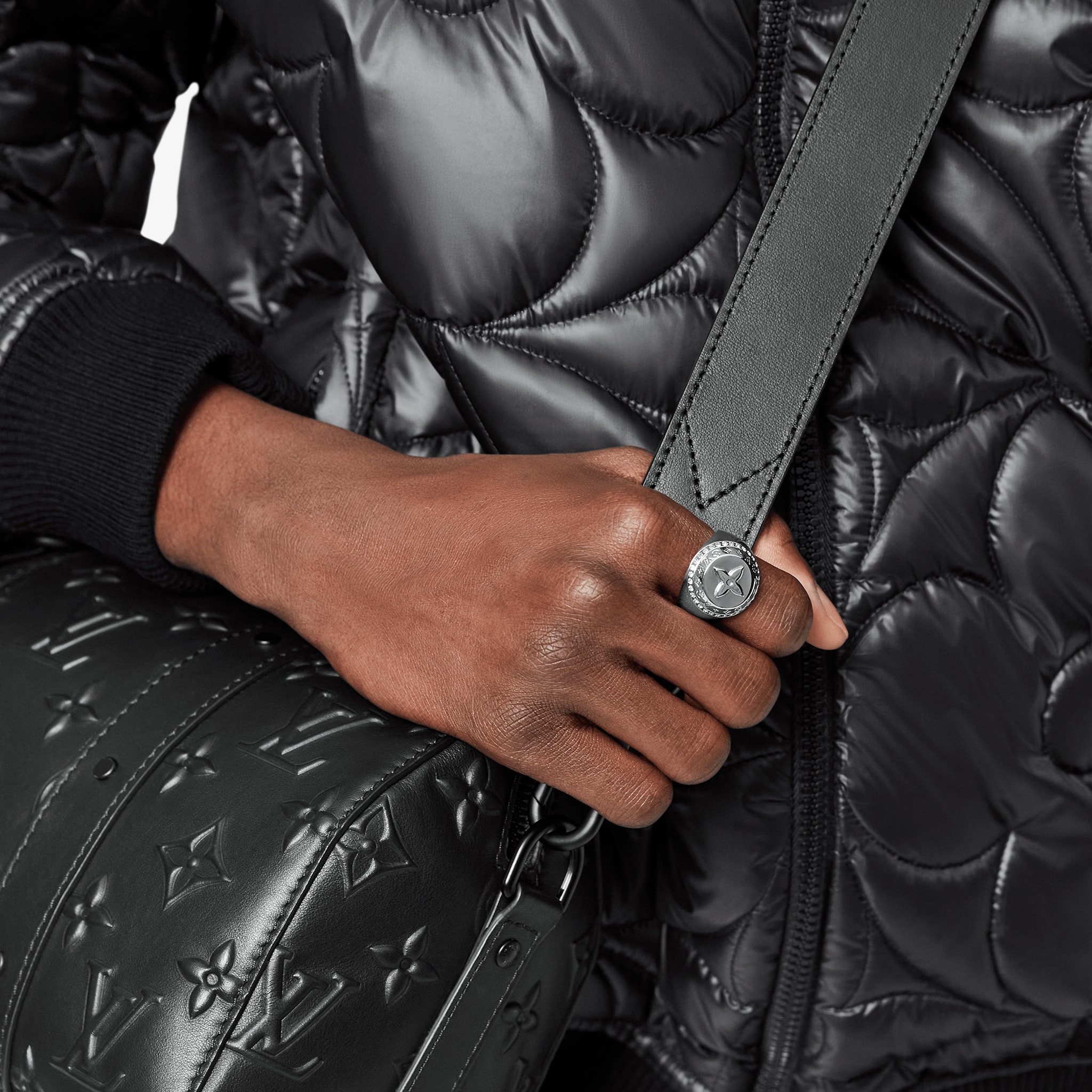 Shop 路易威登LV地球仪旋转戒指男女通用银色款。 M00328