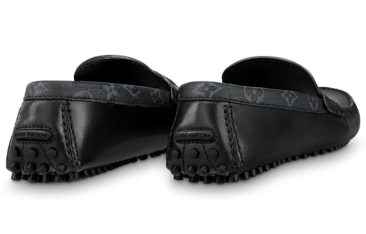 Lookbook ルイ・ヴィトン ホッケンハイム ローファー モノグラム襟付き (ブラック) 1AA09O