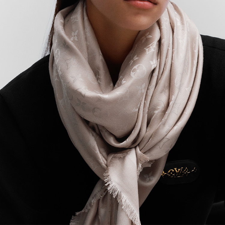 Purchase LOUIS VUITTON Selendang Corak Monogram Klasik Kelabu M71336