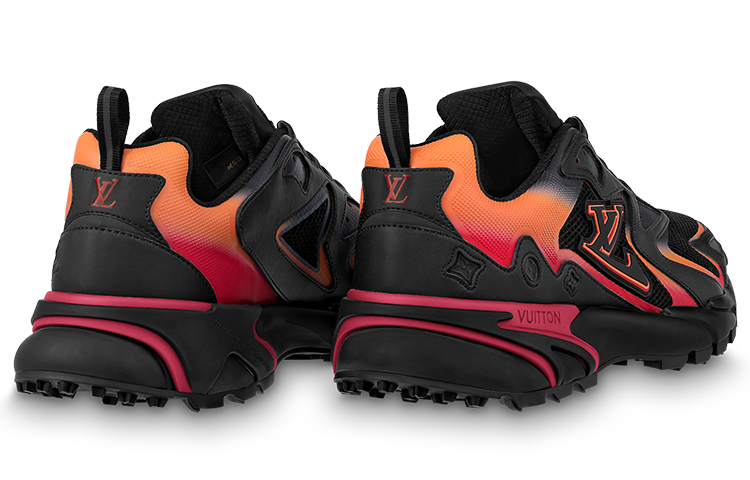 Shop LOUIS VUITTON Runner Tatic 網布皮革 字母 低筒繫帶 運動休閒鞋 男款 黑色