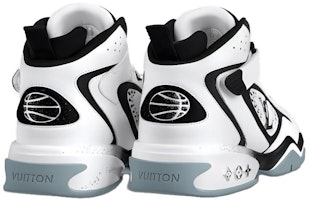 LOUIS VUITTON Trainer 2 可調節魔術貼 中筒 運動休閒鞋 男款 白黑花卉 Shop LOUIS VUITTON Trainer 2 可調節魔術貼 中筒 運動休閒鞋 男款 白黑花卉