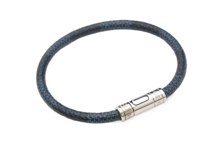 Lookbook Pulsera LOUIS VUITTON Logo Metálico de Lona Negro/Gris M6299