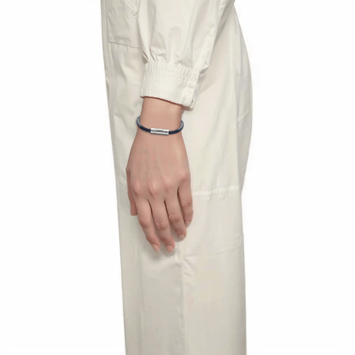 Sizing Pulsera LOUIS VUITTON Logo Metálico de Lona Negro/Gris M6299