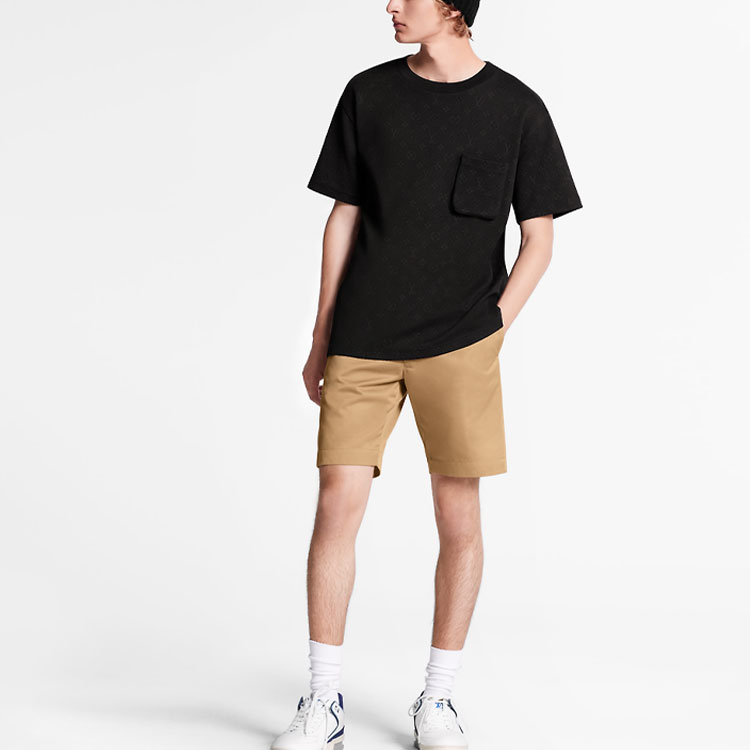 Shop Camiseta Negra LOUIS VUITTON Monogram 3D Pocket 1A5VI8