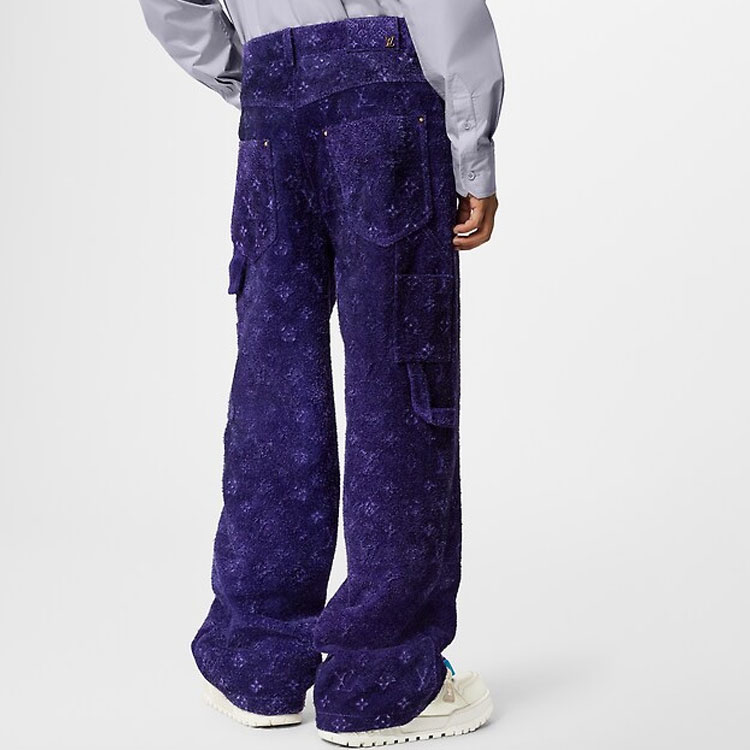 Shop 路易威登紫色Monogram壓紋天鵝絨工裝長褲 1AB4R0