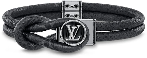 Order LOUIS VUITTON Gelang Kulit Hitam Monogram Bunga dengan Loket Huruf. M6780D
