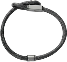 Details for LOUIS VUITTON Gelang Kulit Hitam Monogram Bunga dengan Loket Huruf. M6780D