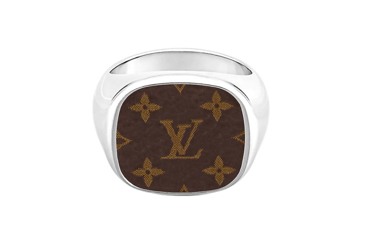 LOUIS VUITTON Monogram Lock Signet Ring Silver Wide Band . M00515
