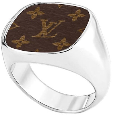 루이 비통 모노그램 락 시그넷 링 실버 와이드 밴드. M00515 Lookbook 루이 비통 모노그램 락 시그넷 링 실버 와이드 밴드. M00515