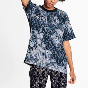 ルイヴィトン モノグラム タペストリー フローラル ブルー Tシャツ 1A8H2O Shop ルイヴィトン モノグラム タペストリー フローラル ブルー Tシャツ 1A8H2O