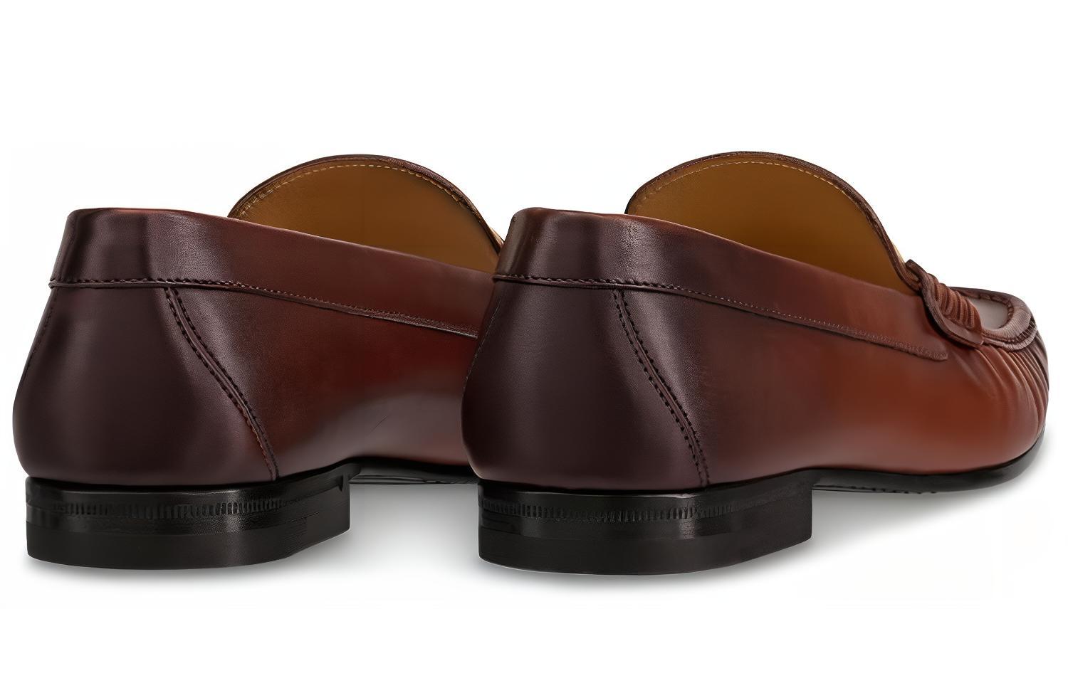 Shop Mocassini Louis Vuitton Montaigne ''Pelle di Vitello Marrone Cerata'' 1A5DRX