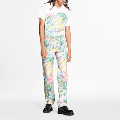 루이비통 멀티컬러 로고 프린트 화이트 크루넥 티셔츠 1A8GUS Lookbook 루이비통 멀티컬러 로고 프린트 화이트 크루넥 티셔츠 1A8GUS