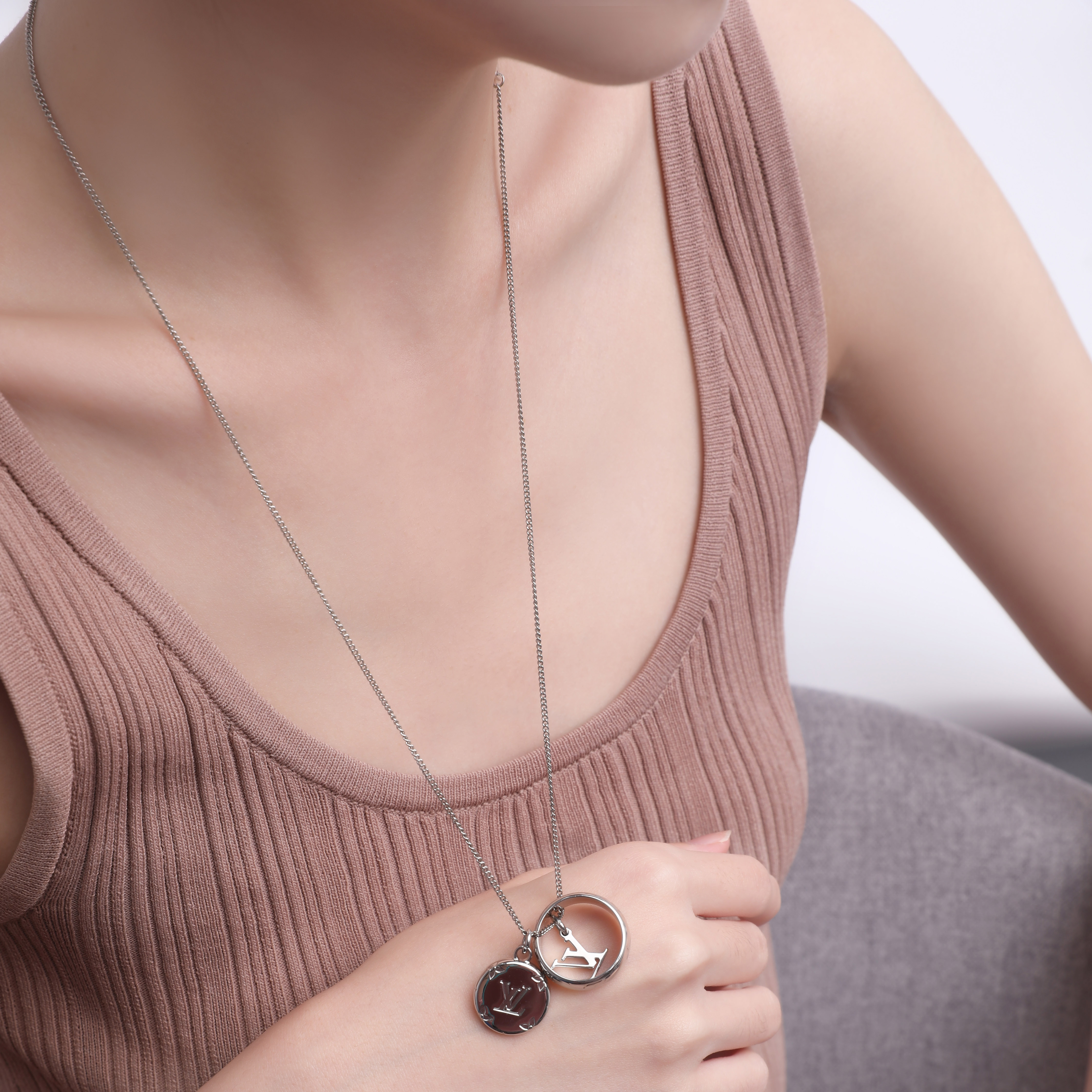 Louis Vuitton Necklace - Unisex Silver Patterned Engraved Accessory M62485 圖 8