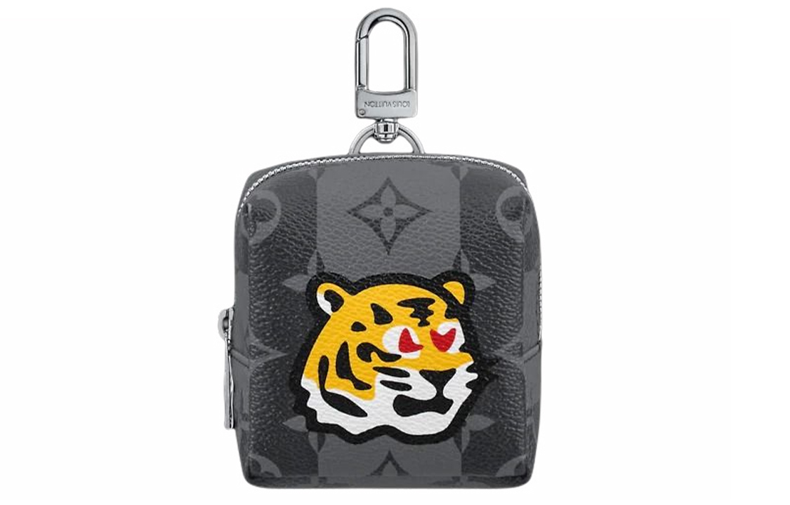 Order LOUIS VUITTON Kolaborasi Nigo Loket Logam Hitam Aksesori Uniseks. MP3224