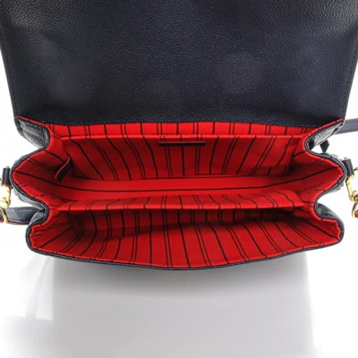 Louis Vuitton Pochette Metis Monogram Embos Marine Rouge Lookbook Louis Vuitton Pochette Metis Monogram Embos Marine Rouge
