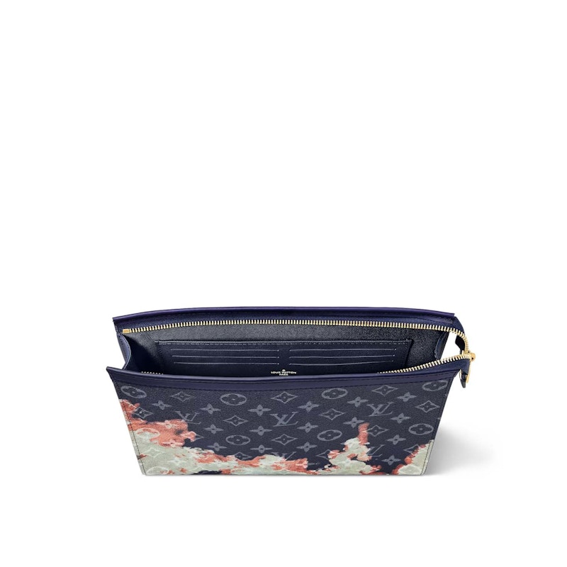 Lookbook 路易威登 Pochette Voyage 墨藍手拿包