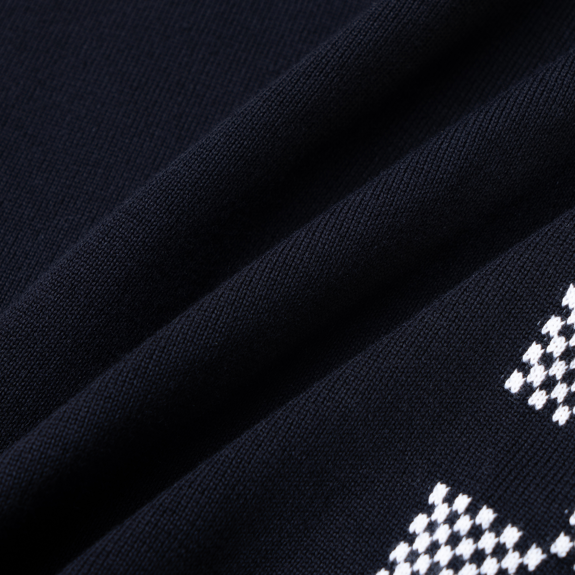 Details for LOUIS VUITTON Baju T Hitam Lengan Pendek Corak Kotak Lumba 1A8P9V