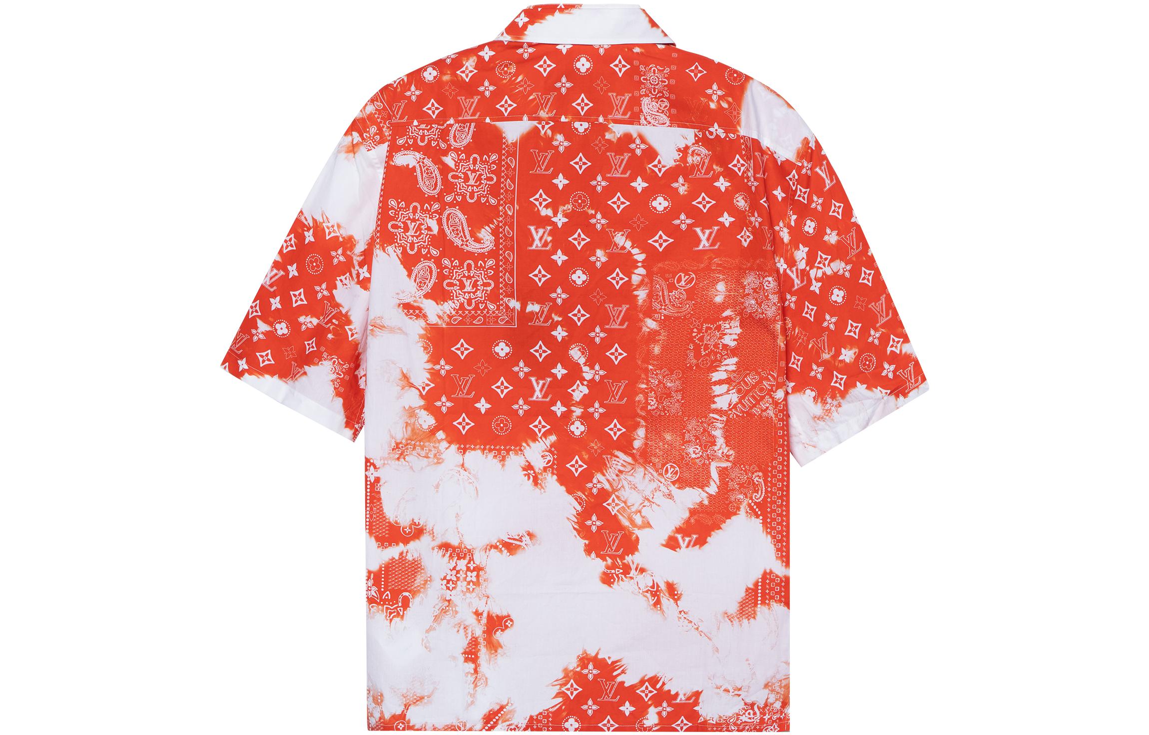 Lookbook Camiseta Roja Tie-Dye de Manga Corta con Logo LOUIS VUITTON para Hombre. 1AA7WP