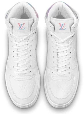 Louis Vuitton Rivoli Sneaker Buku Lali 'Putih dengan Belakang Iridescent' 1A7S6 Lookbook Louis Vuitton Rivoli Sneaker Buku Lali 'Putih dengan Belakang Iridescent' 1A7S6