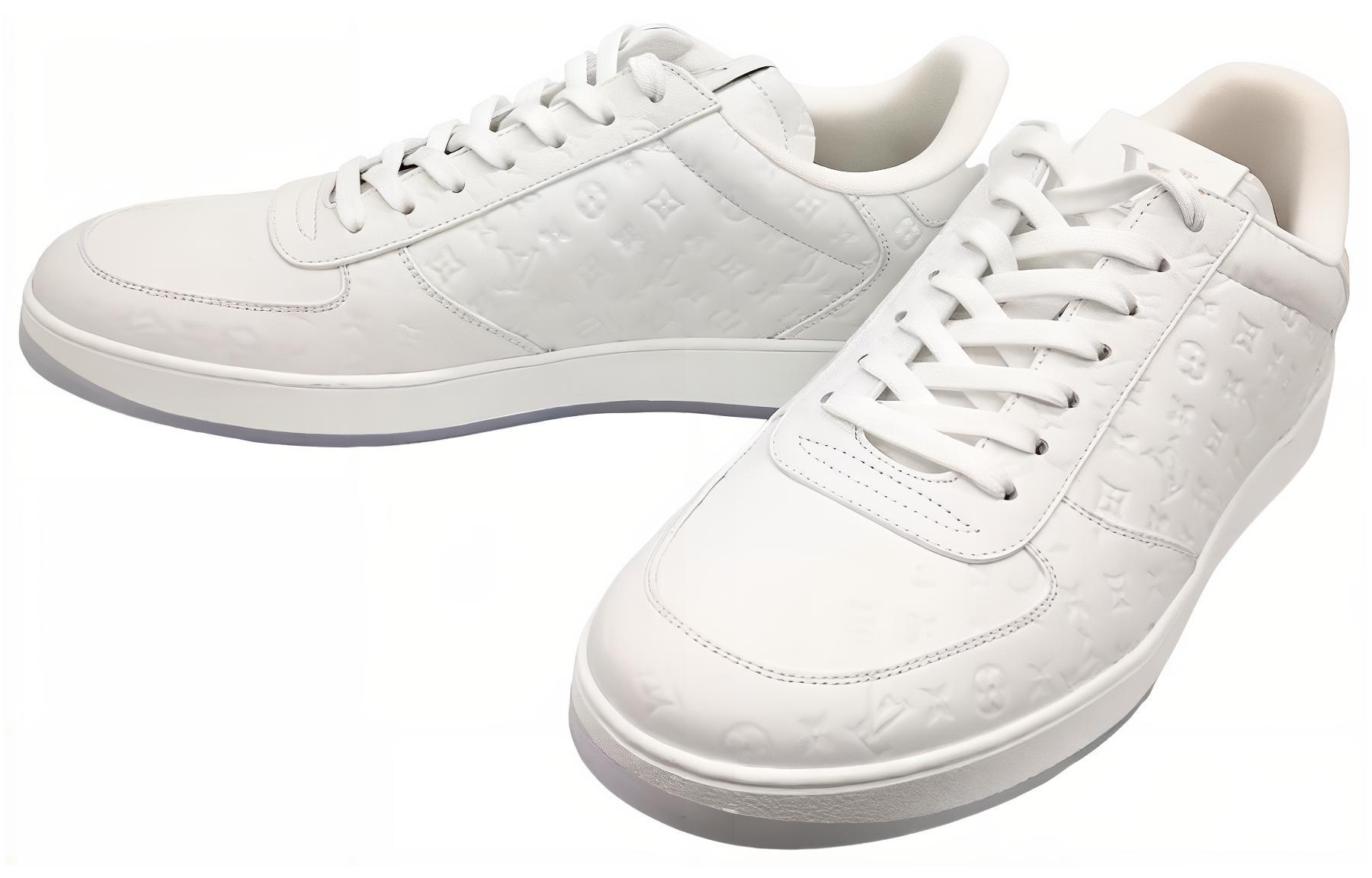 Shop ルイ・ヴィトン リヴォリ スニーカー 白ミニモノグラム 1AARI5