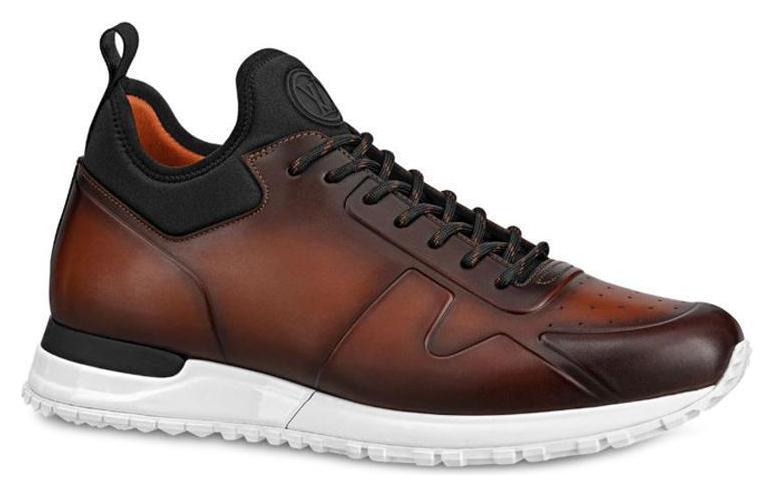 Shop 루이비통 런 어웨이 스니커즈 (브라운) 1A633L