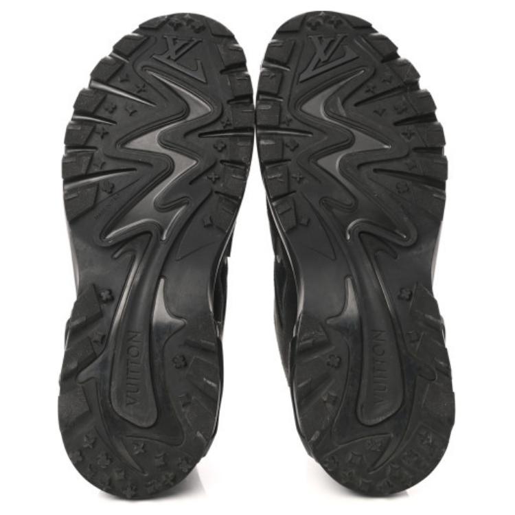 Shop LOUIS VUITTON Runner Tatic 低幫 運動休閒鞋 男款 黑灰色
