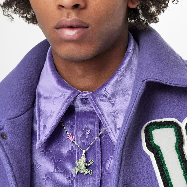 LOUIS VUITTON Silver Cross Monogram Animal Pendant Necklace for Men. MP3390 圖 3