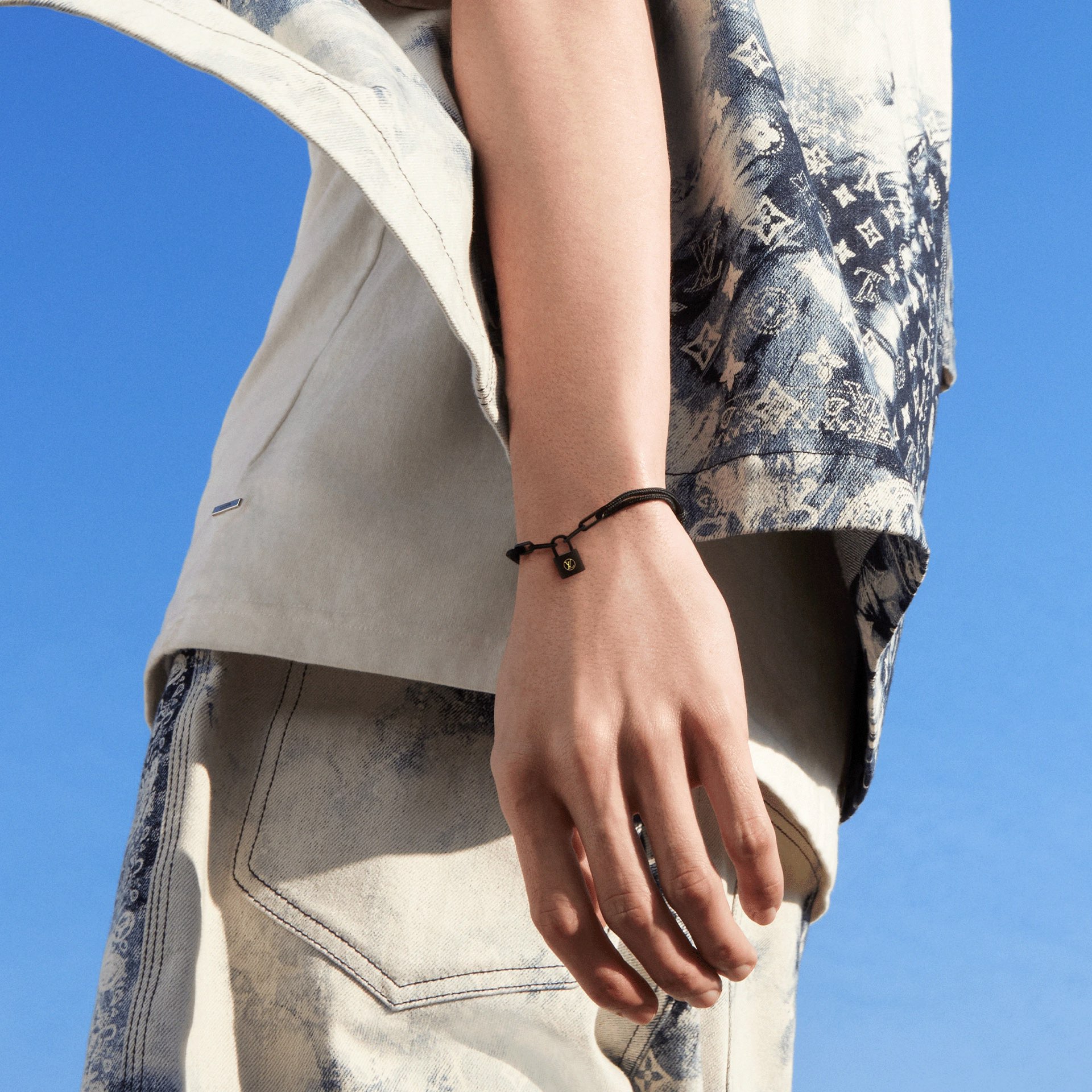 Louis Vuitton Silver Lockit Titanium Logo Chain Bracelet Men’s Black. Q05270 圖 3