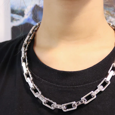 路易威登银色金属古巴链项链男女通用 M64196 Lookbook 路易威登银色金属古巴链项链男女通用 M64196