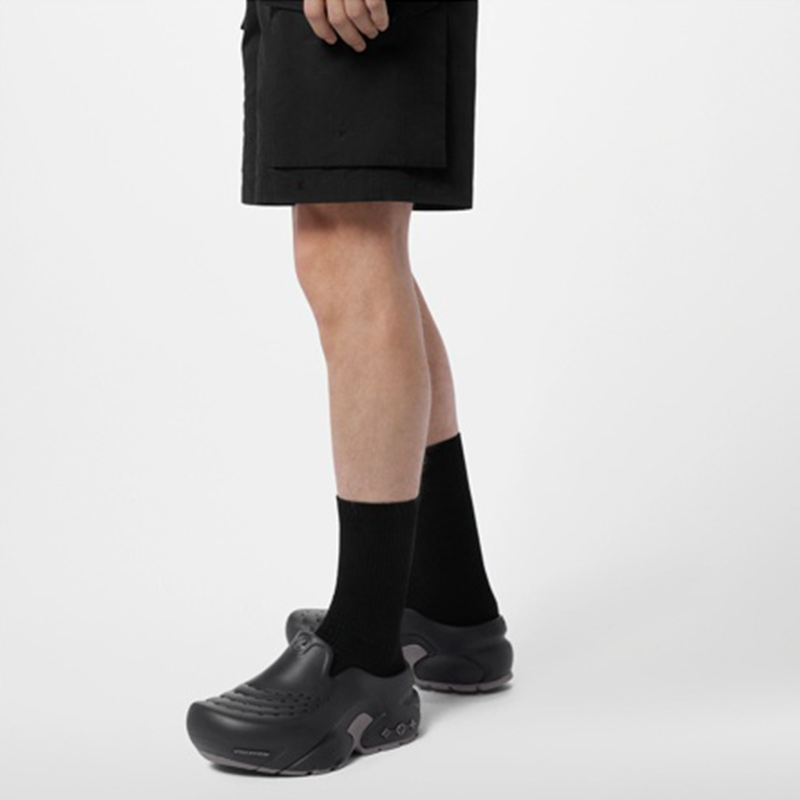 Shop ルイ・ヴィトンスライド「シャーク」 1ABSN7