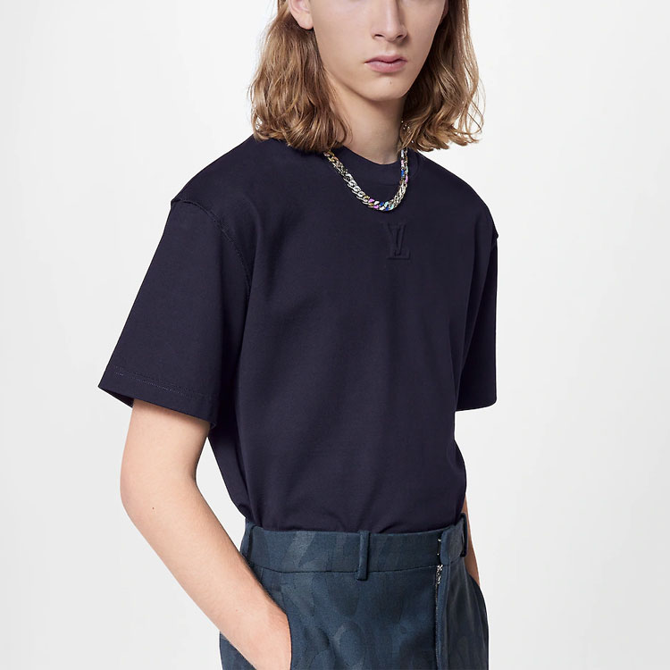 Purchase Camiseta Negra para Hombre Louis Vuitton Logo Sólido Cuello Redondo. 1AATS8