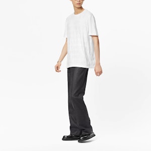 LOUIS VUITTON SS21 Kaos Pria Crewneck Logo 3D Putih. 1A8WW9 Purchase LOUIS VUITTON SS21 Kaos Pria Crewneck Logo 3D Putih. 1A8WW9