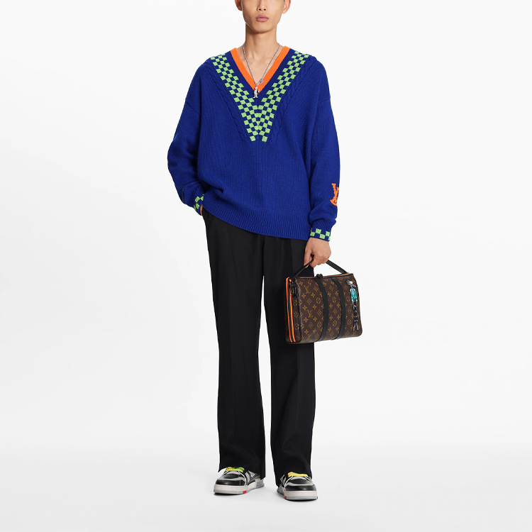 Lookbook 路易威登 SS21 蓝色棋盘格羊毛V领男士毛衣 1A8P3S