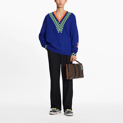 路易威登 SS21 蓝色棋盘格羊毛V领男士毛衣 1A8P3S Lookbook 路易威登 SS21 蓝色棋盘格羊毛V领男士毛衣 1A8P3S