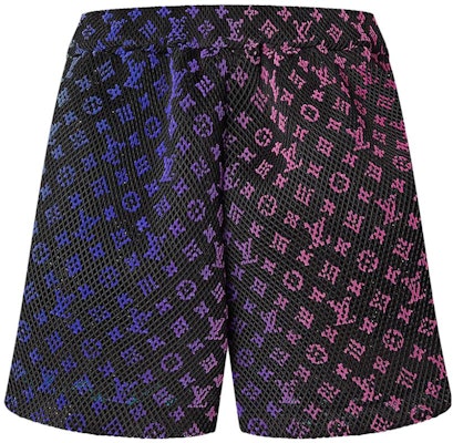 LOUIS VUITTON SS22 Celana Pendek Hitam Print Logo Kasual. 1A9V7V Lookbook LOUIS VUITTON SS22 Celana Pendek Hitam Print Logo Kasual. 1A9V7V