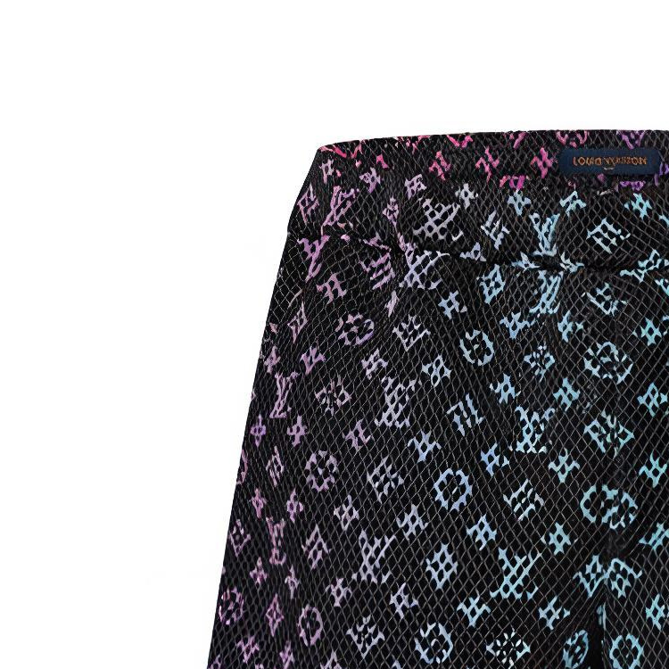 Purchase LOUIS VUITTON SS22 Celana Pendek Hitam Print Logo Kasual. 1A9V7V