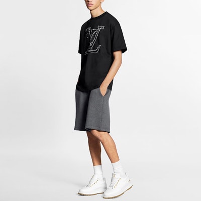 LOUIS VUITTON SS22 Celana Pendek Reversible Abu-abu dengan Sabuk Kasual. 1A7XNW Lookbook LOUIS VUITTON SS22 Celana Pendek Reversible Abu-abu dengan Sabuk Kasual. 1A7XNW