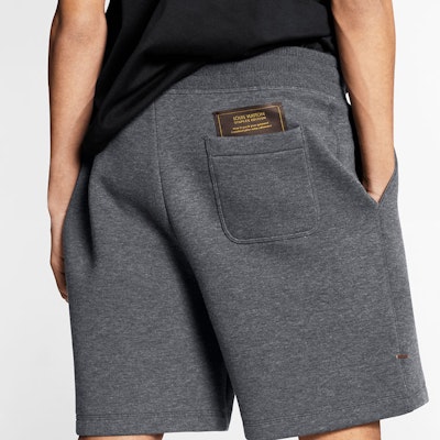 LOUIS VUITTON SS22 Celana Pendek Reversible Abu-abu dengan Sabuk Kasual. 1A7XNW Details for LOUIS VUITTON SS22 Celana Pendek Reversible Abu-abu dengan Sabuk Kasual. 1A7XNW