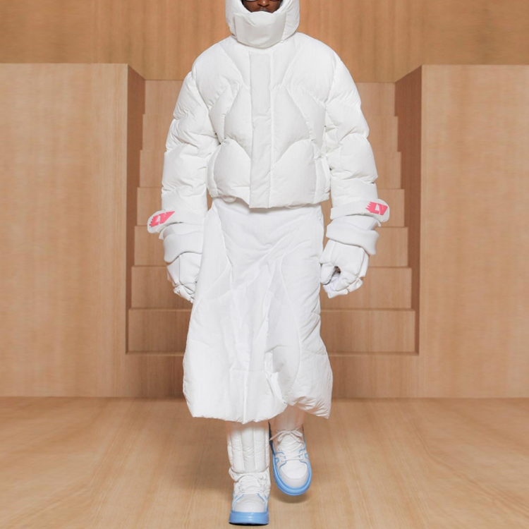 Lookbook LOUIS VUITTON SS22  White Monogram Puffer Jacket. 1A9UHA