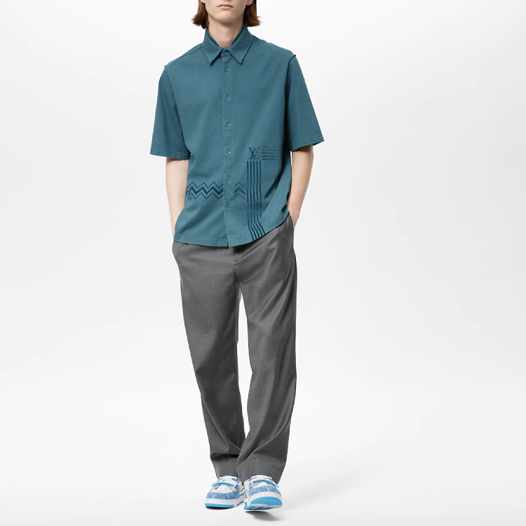 LOUIS VUITTON SS22 Blue Flocked Logo Knit Short-Sleeve Shirt for Men. 1AA4WX 圖 3