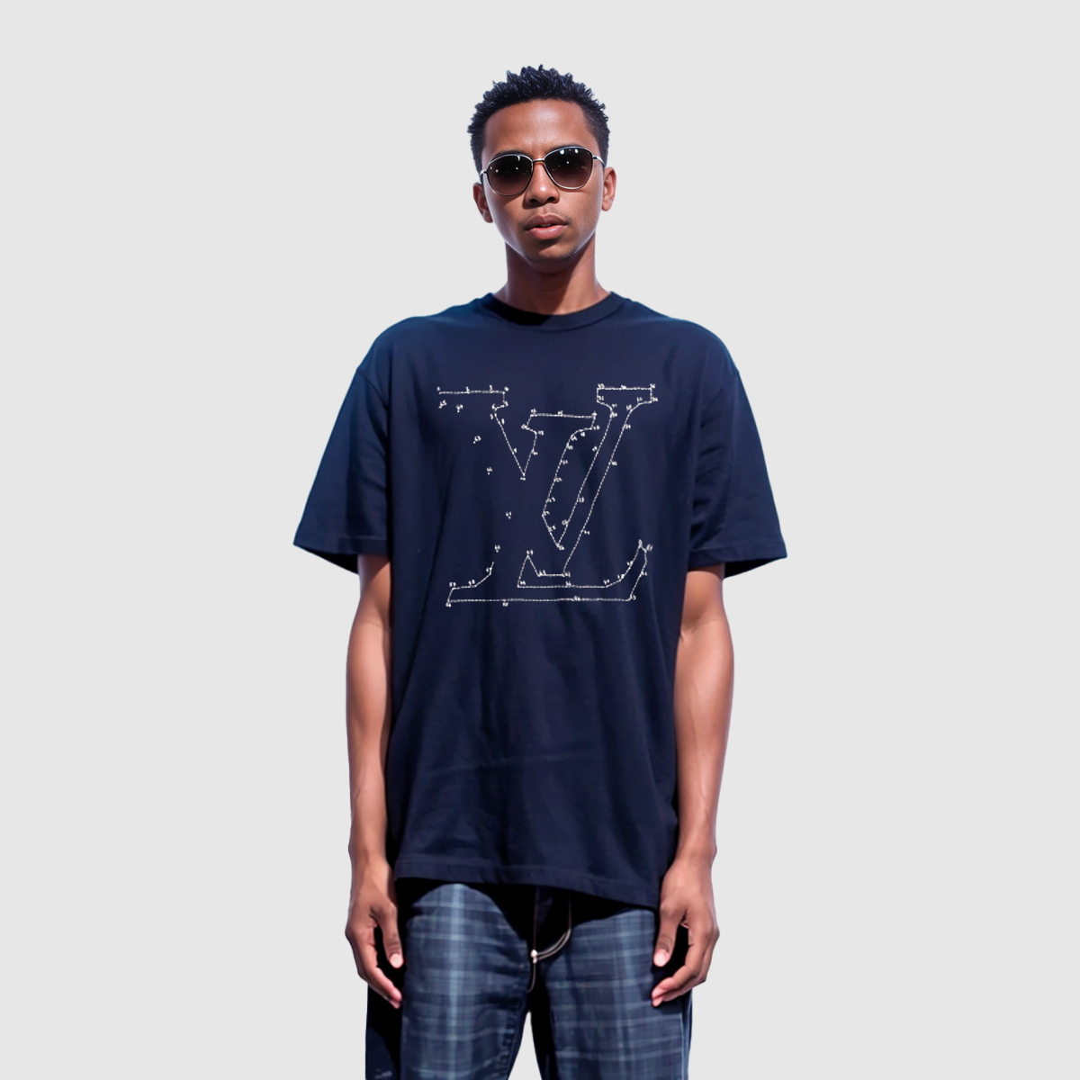 Shop LOUIS VUITTON SS22 Kaos Lengan Pendek Pria Bordir Stitch Biru. 1A96L5