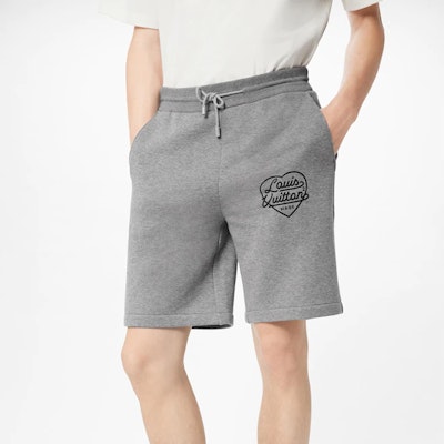 루이비통 SS22 그레이 하트 모노그램 프린트 루즈 드로스트링 쇼츠 1A9GMT Purchase 루이비통 SS22 그레이 하트 모노그램 프린트 루즈 드로스트링 쇼츠 1A9GMT